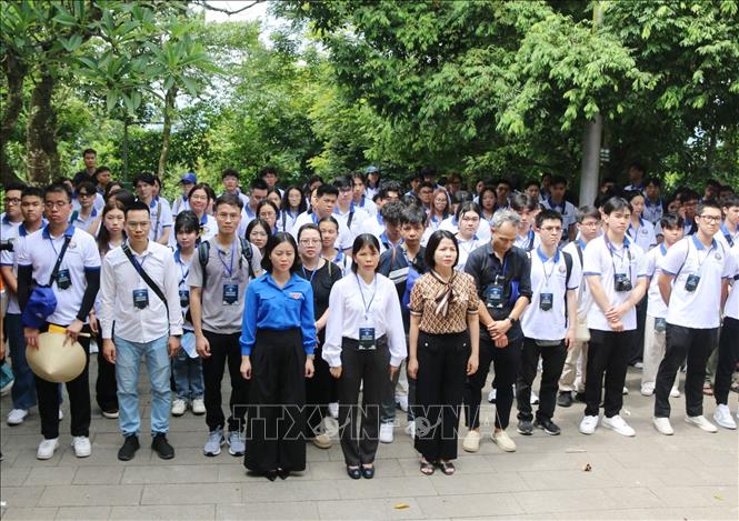 Le Camp d été Vietnam 2024 transmet aux jeunes Vietnamiens d outre-mer le patriotisme et les traditions nationales
