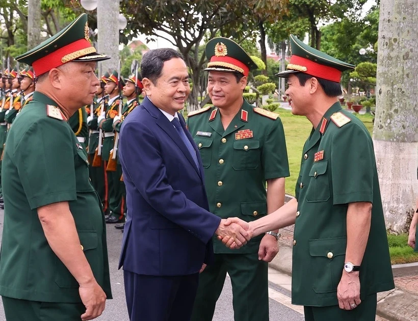 Le président de l’AN travaille avec Hai Phong et le Commandement de la région militaire 3