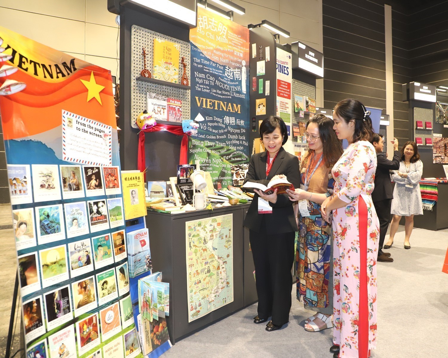 Le Vietnam participe à la 34e Foire du livre de Hong Kong