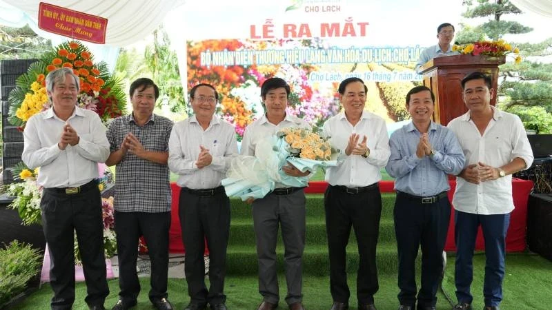 Ben Tre lancement de l identité de marque du village culturel et touristique de Cho Lach