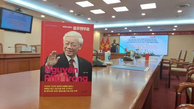 Le livre de l’écrivain Cho Chul-hyeon sur le secrétaire général Nguyên Phu Trong en librairie
