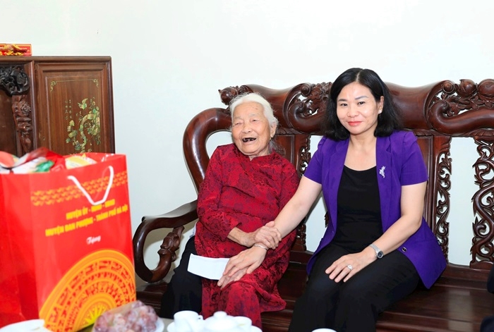 27 juillet Activités de reconnaissance aux personnes méritantes à Hanoï