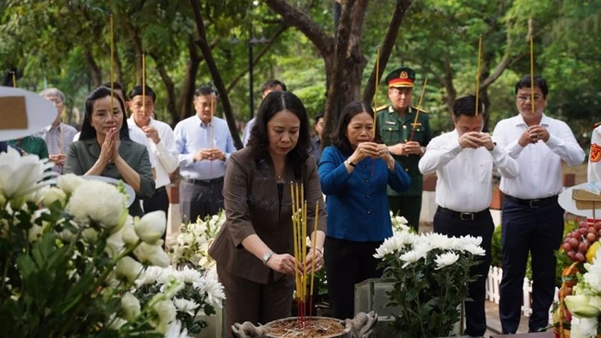 La vice-présidente Vo Thi Anh Xuan rend hommage aux martyrs de Con Dao