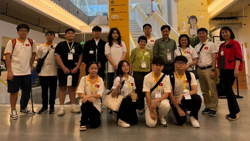 Des lycéens vietnamiens participent au Festival international des inventions de la Silicon Valley