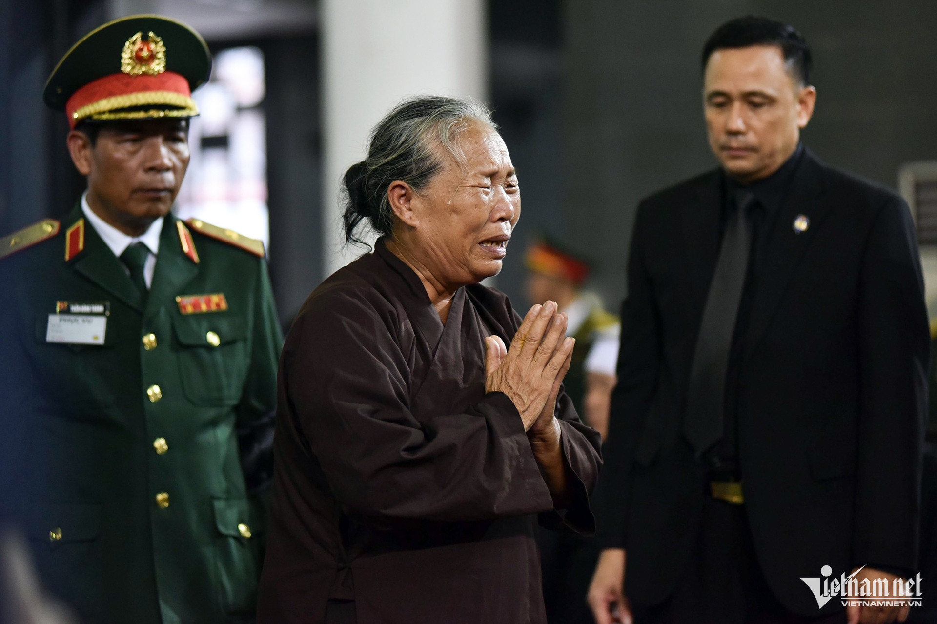 Des milliers de personnes ont attendu toute la nuit pour faire leurs adieux au secrétaire général Nguyen Phu Trong