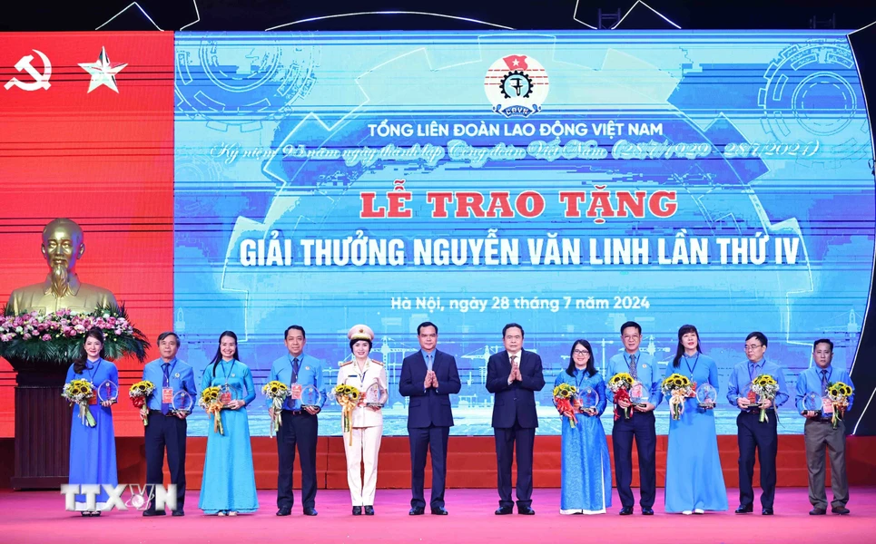 Le président de l AN à la célébration des 95 ans de la fondation du Syndicat vietnamien