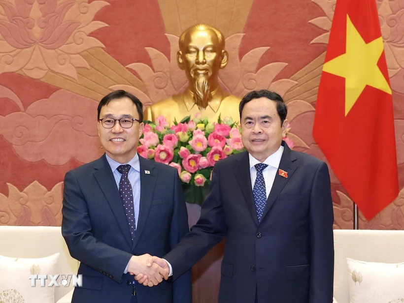 Le président de l Assemblée nationale reçoit l ambassadeur sud-coréen