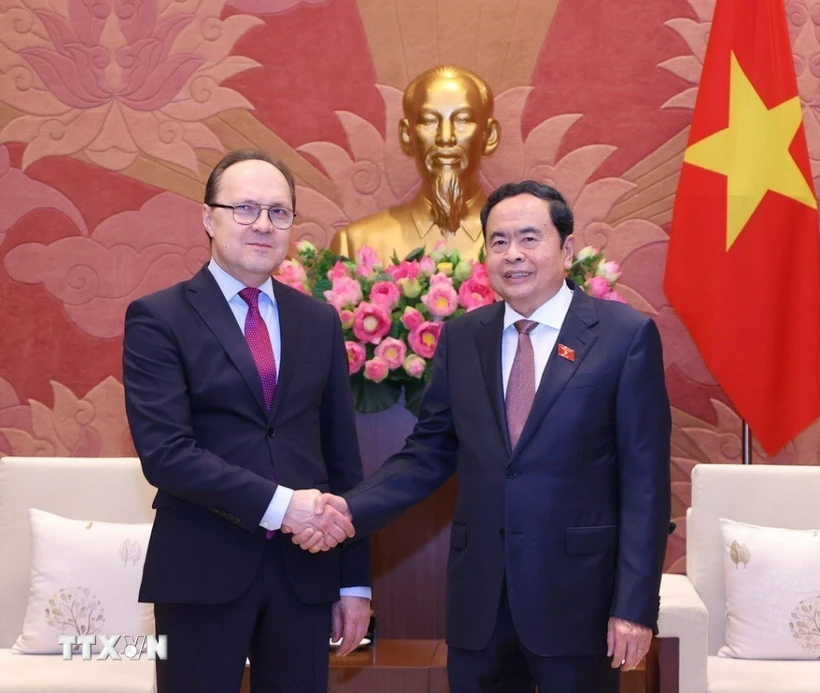 Le président de l Assemblée nationale reçoit l ambassadeur de Russie au Vietnam