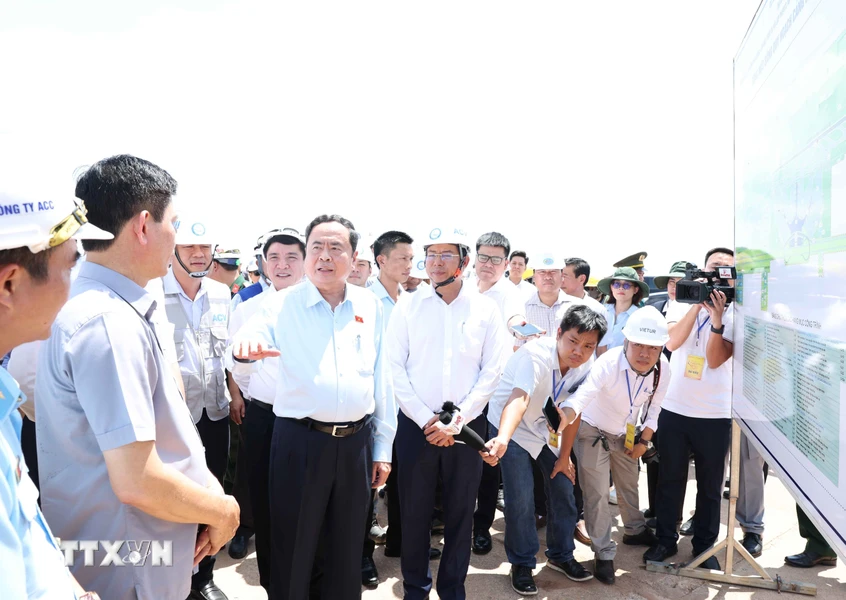 Le président de l AN demande de garantir les délais fixés de l aéroport international de Long Thanh