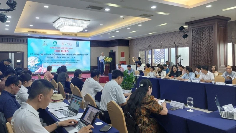 Six tâches clés pour réduire les déchets plastiques dans le tourisme