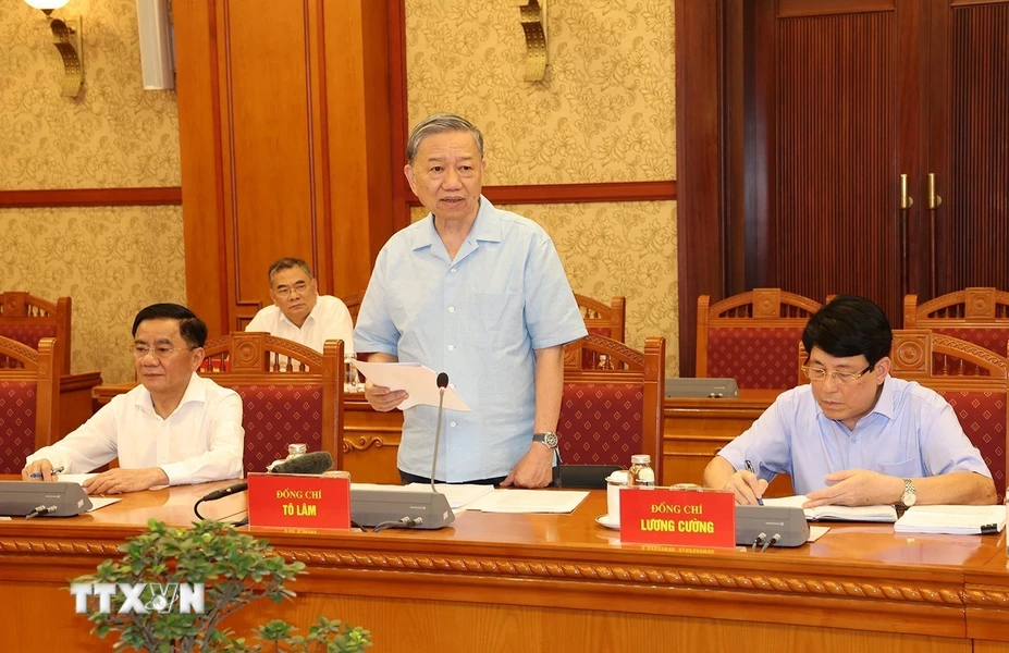 Le dirigeant To Lam préside la réunion de la permanence de la sous-commission des documents du 14e Congrès du Parti