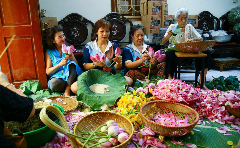 L artisanat de production du thé parfumé au lotus de Hanoï reconnu patrimoine culturel immatériel national