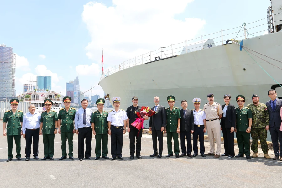 Le NCSM Montréal de la Marine royale canadienne en visite d’amitié à Hô Chi Minh-Ville