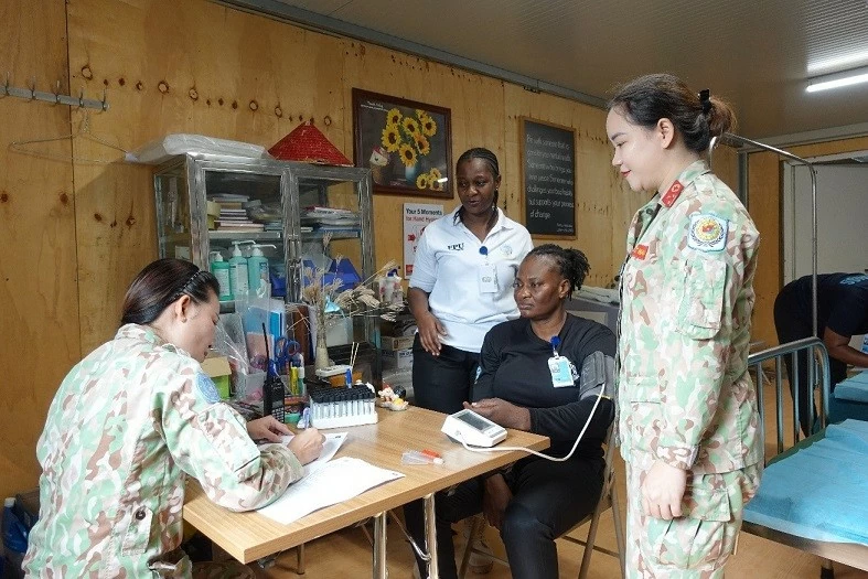 L Hôpital de campagne fait écho à la Journée traditionnelle de la Police populaire vietnamienne 19 août