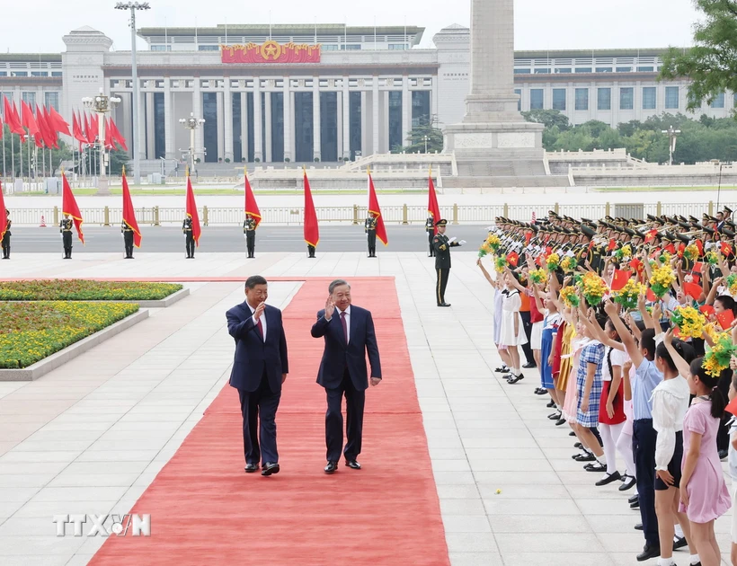 Le dirigeant chinois Xi Jinping préside la cérémonie d’accueil officielle du dirigeant vietnamien To Lam