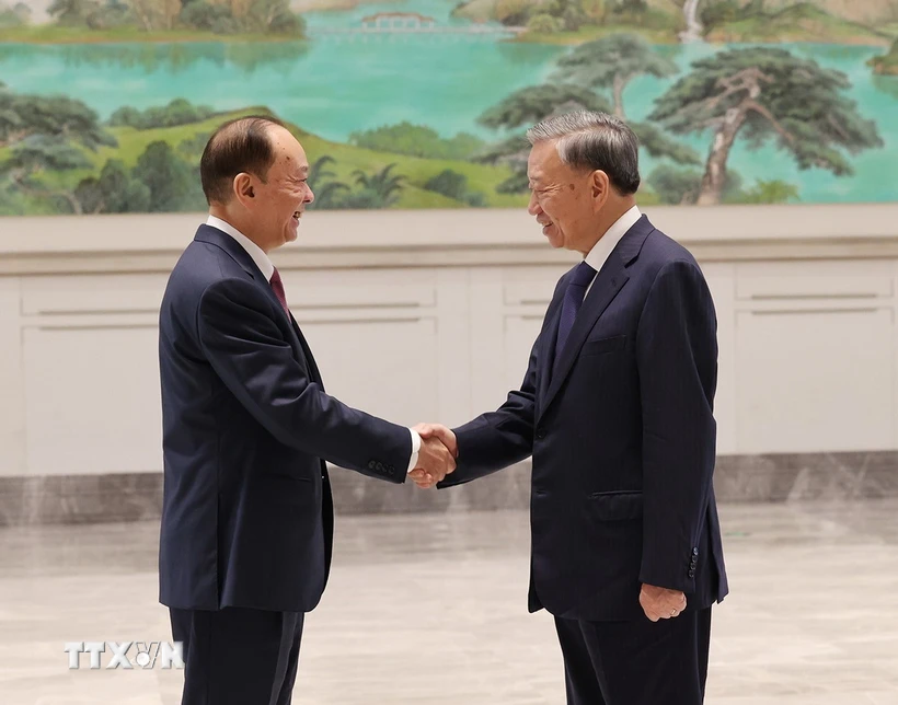 Le dirigeant To Lam rencontre le secrétaire du Comité provincial du PCC du Guangdong