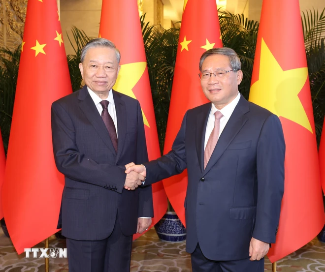 Le dirigeant Tô Lâm rencontre le Premier ministre chinois Li Qiang