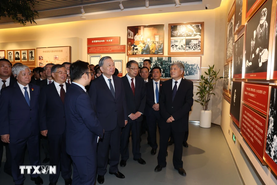 Le dirigeant To Lam rend visite à l École centrale du Parti communiste chinois