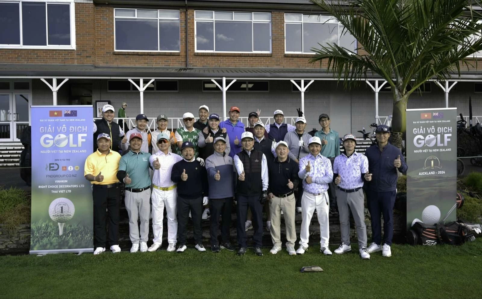 Tournoi de golf commémorant la Révolution d Août en Nouvelle-Zélande