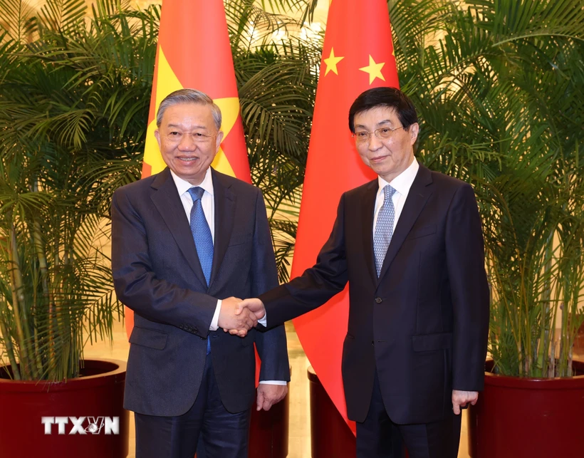 Le dirigeant Tô Lâm rencontre le président de la Conférence consultative politique du peuple chinois