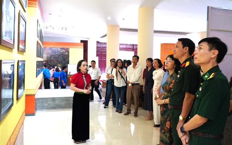 Exposition de photos Empreintes du général Vo Nguyen Giap à Dien Bien Phu
