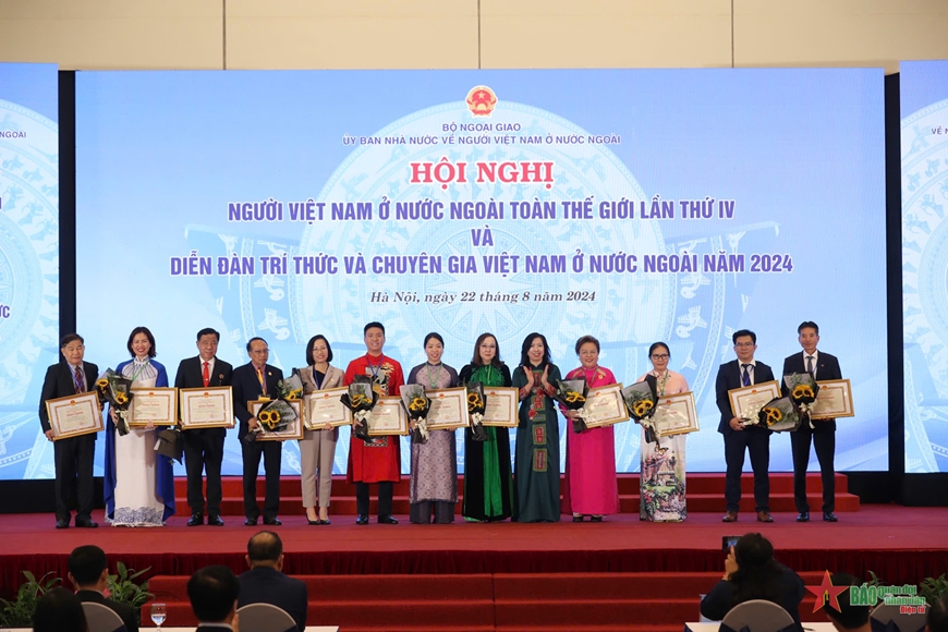 Clôture de la 4e Conférence mondiale des Vietnamiens à l étranger
