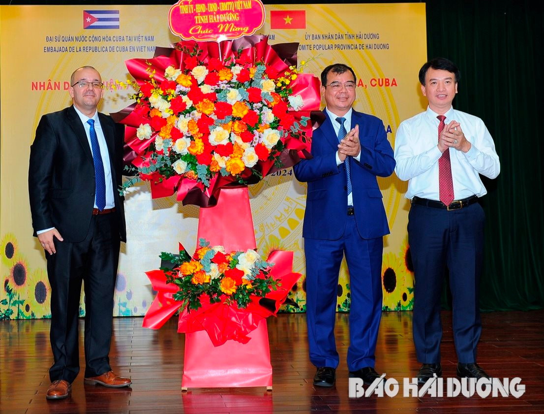 Échange d amitié célébrant le 71e anniversaire du soulèvement de La Moncada du peuple cubain