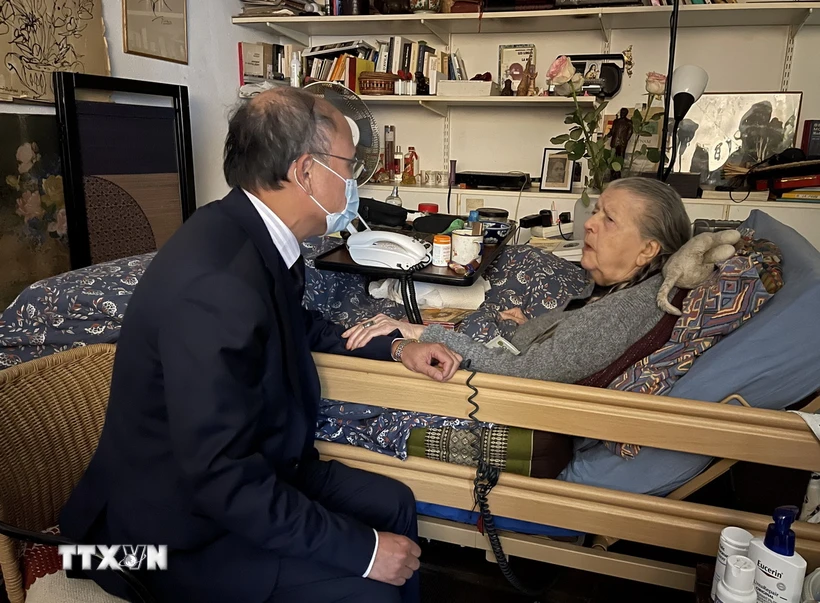 Le Vietnam honore la militante pour la paix Madeleine Riffaud