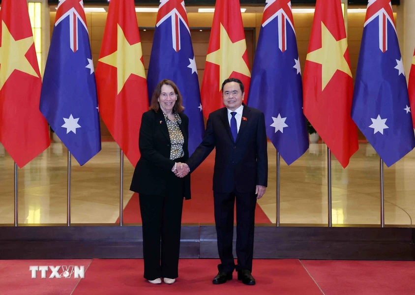Le dirigeant vietnamien Tran Thanh Man s entretient avec la présidente du Sénat australien Sue Lines