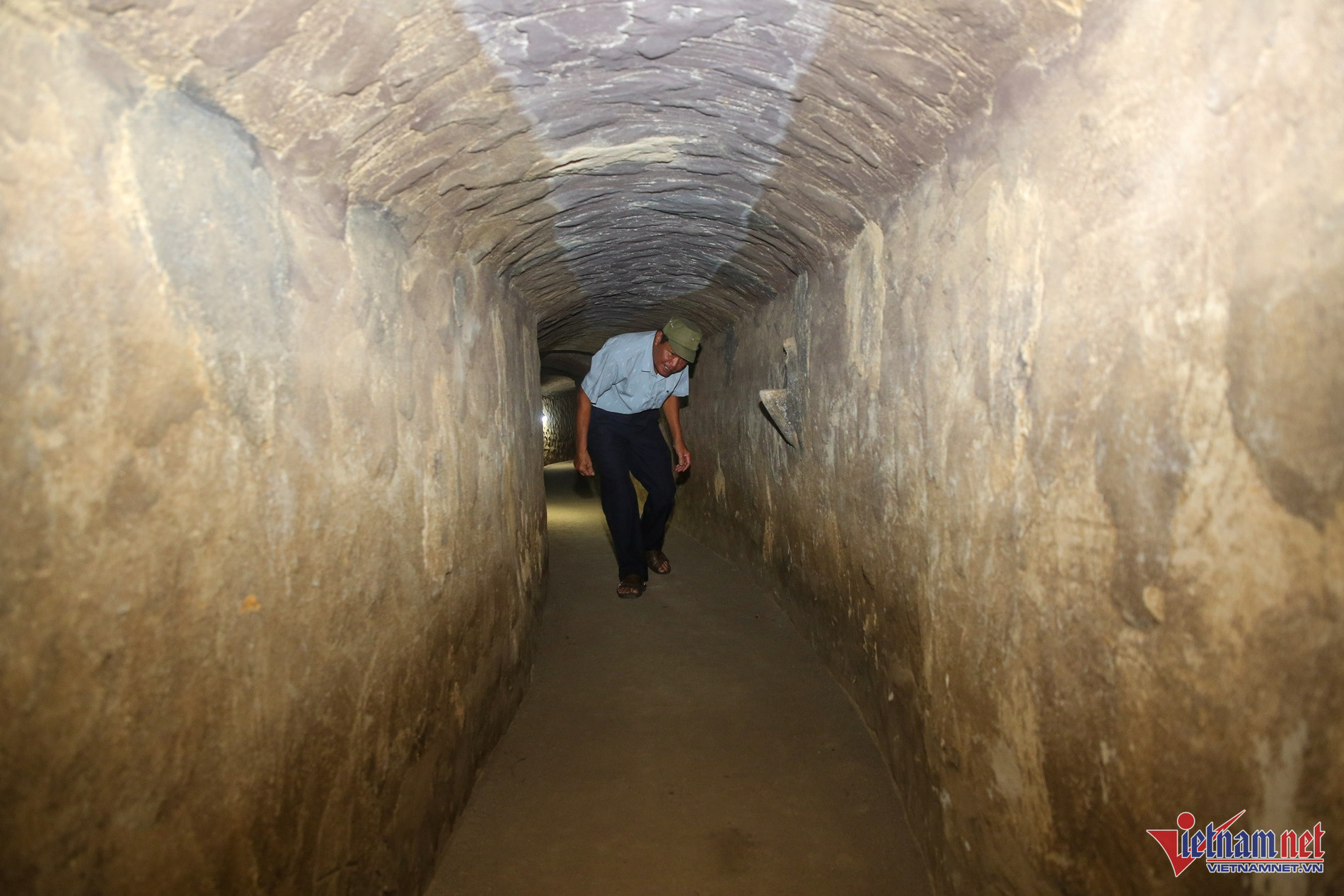Exploration de la forteresse souterraine de 32 km sous le temple de Quang Nam vieux de 300 ans