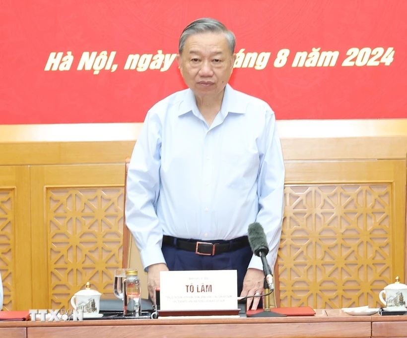 Le dirigeant To Lam travaille avec la Permanence de la Commission militaire centrale