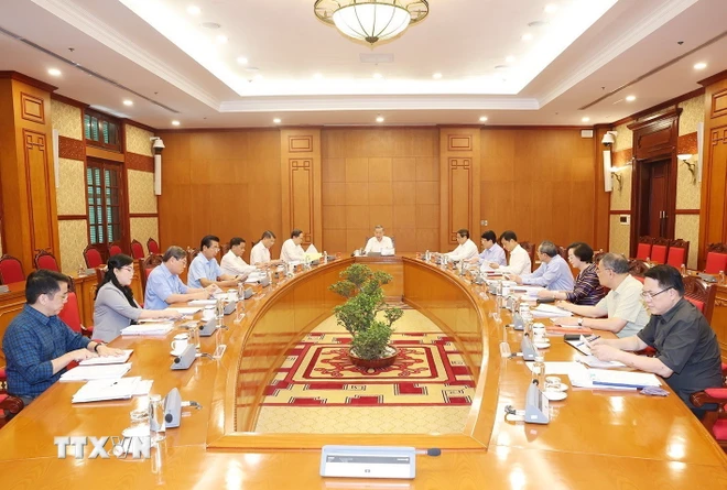 Le leader du Parti préside la réunion du sous-comité du personnel du 14e Congrès national du Parti