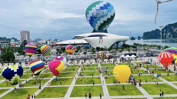 Ha Long accueille le premier festival de montgolfières