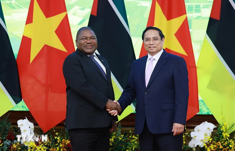 Entrevue entre le Premier ministre Pham Minh Chinh et le président du Mozambique