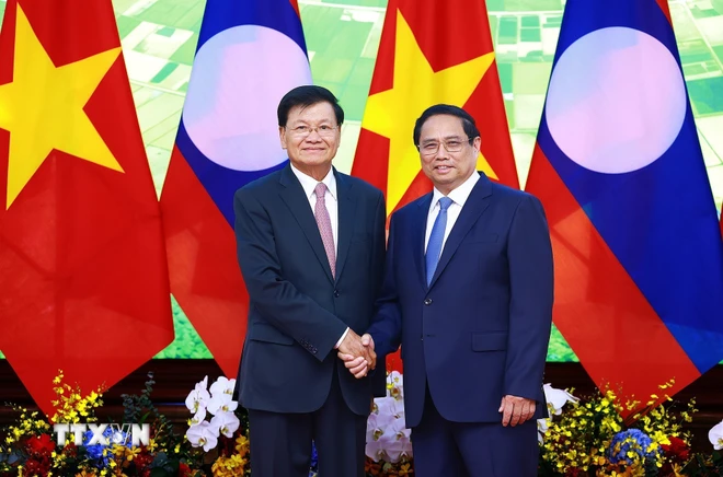 Le Premier ministre Pham Minh Chinh rencontre le plus haut dirigeant du Laos