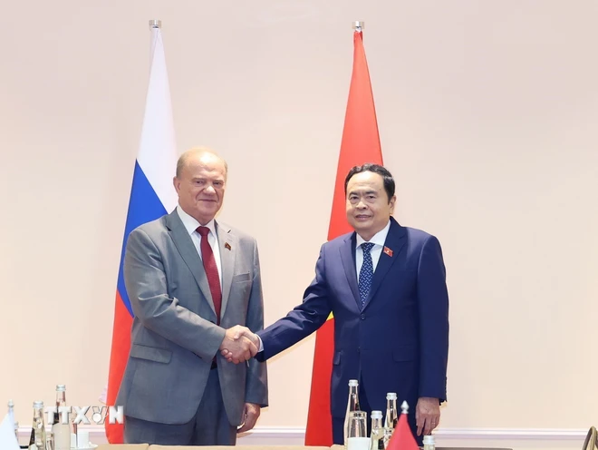 Le dirigeant Tran Thanh Man rencontre des dirigeants de grands Partis politiques de Russie