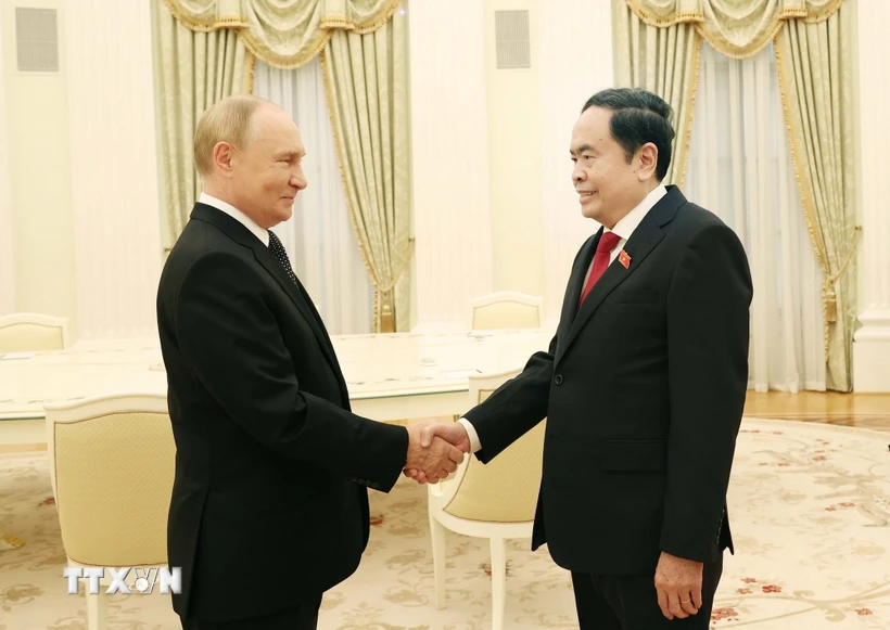 Le dirigeant Tran Thanh Man rencontre le président russe Vladimir Poutine