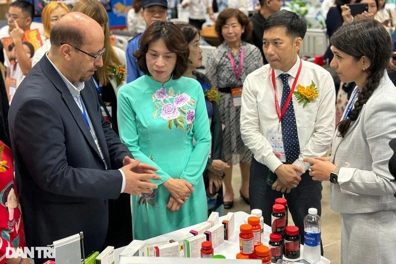 Près d un millier de stands présentés au salon Pharmedi Vietnam 2024