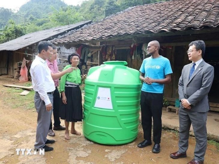L UNICEF remet à la province de Cao Bang des réservoirs d eau en PVC