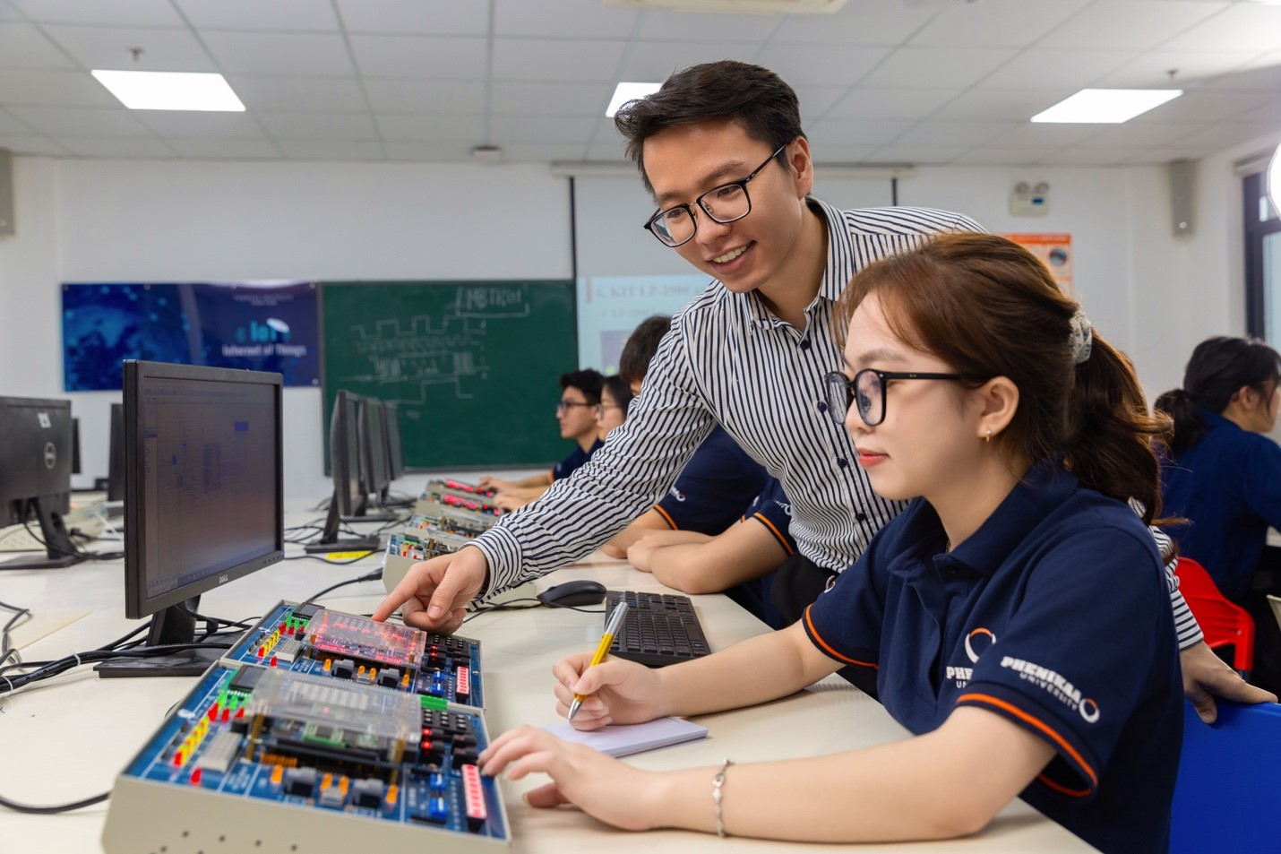 Approbation du Programme de développement de la main d oeuvre pour l industrie des semi-conducteurs d’ici 2030
