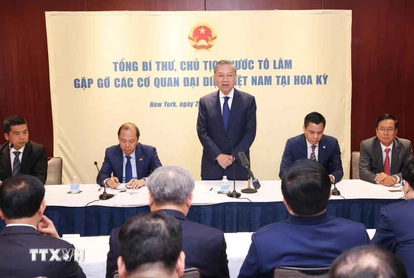 Le dirigeant To Lam rencontre le personnel des représentations du Vietnam aux États-Unis