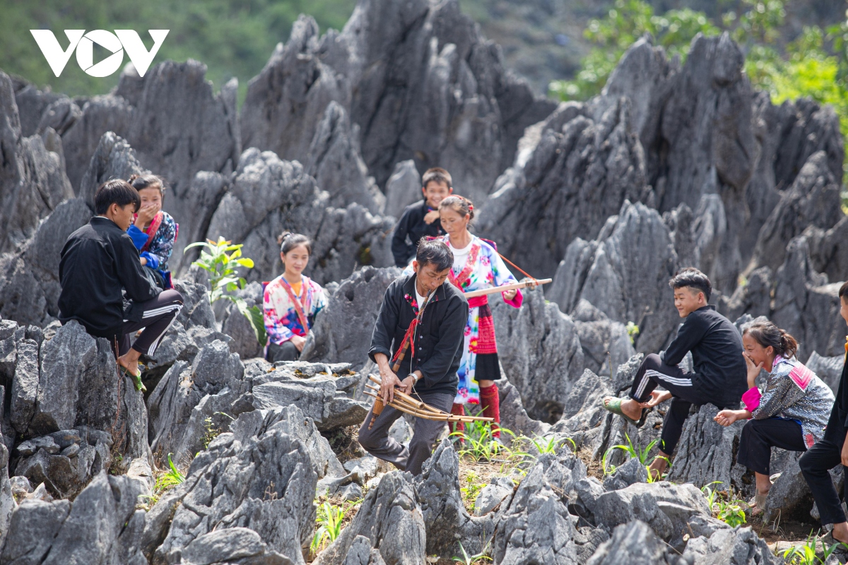 Préserver la danse Khen des Mong sur le plateau calcaire de Tua Chua