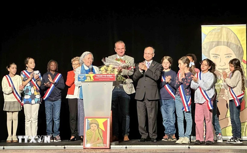La ville de Villejuif France nomme Trân Tô Nga citoyenne d’honneur