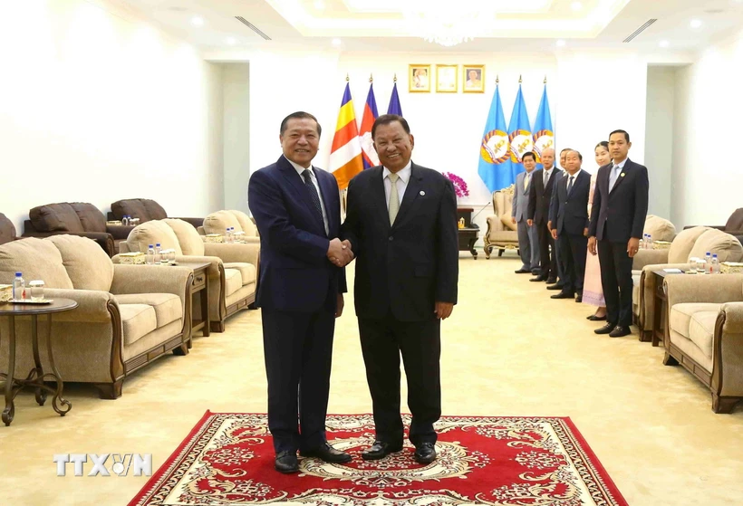 Le Vietnam et le Cambodge renforcent leur coopération dans le domaine de l information et de l éducation