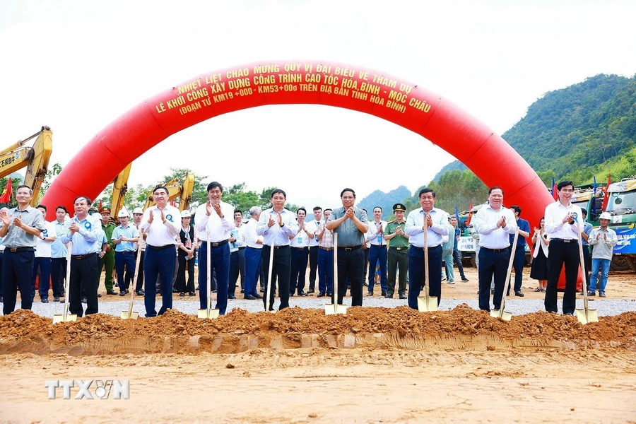 Le Premier ministre lance les travaux de l’autoroute Hoa Binh - Môc Châu