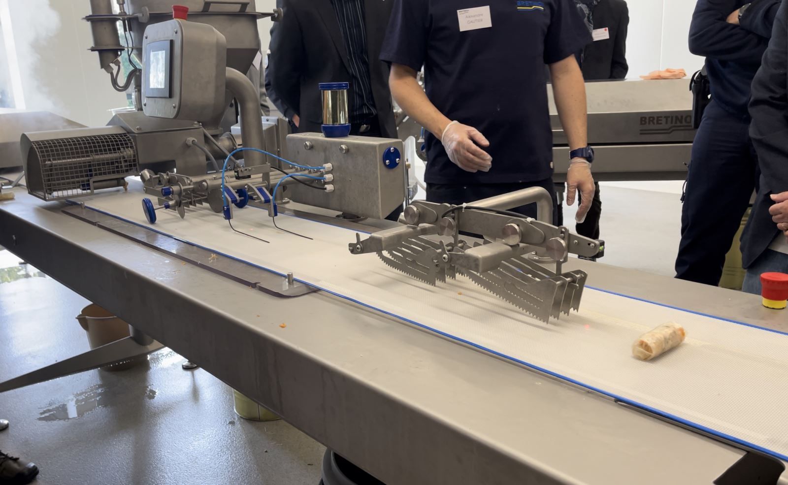 Le français Bretinov fabrique une ligne automatique de nem vietnamien