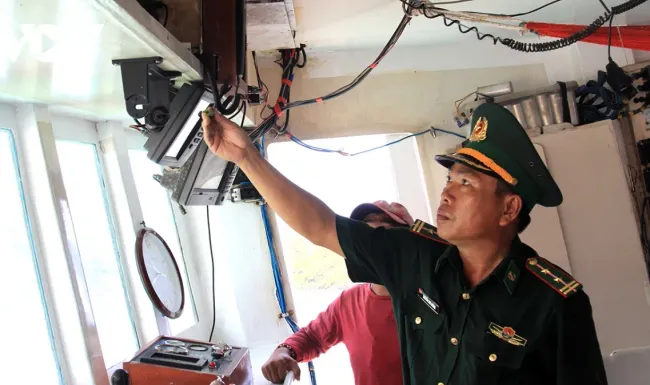 INN Binh Dinh fournit un soutien financier à l installation du système de surveillance des navires par satellite