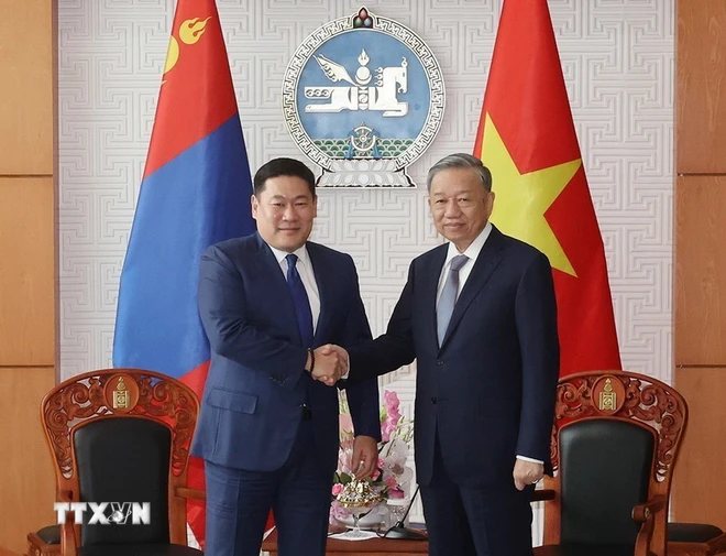 Le dirigeant To Lam rencontre le Premier ministre de Mongolie Luvsannamsrain Oyun-Erdene