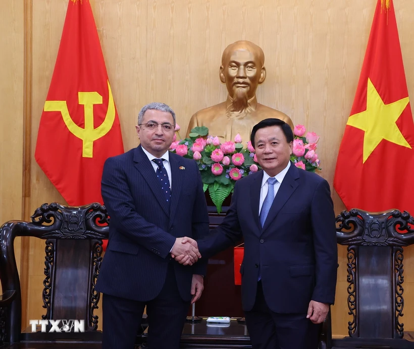 Le Vietnam envisage de renforcer les échanges théoriques avec l Azerbaïdjan et la Biélorussie