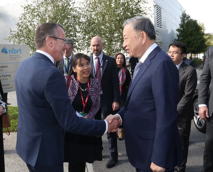 Le dirigeant Tô Lâm visite l’Institut national de recherche et de formation en bioprocédés de Dublin